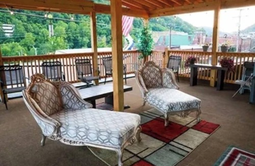 Logan House | The Palace on Charles is the perfect vacation getaway.