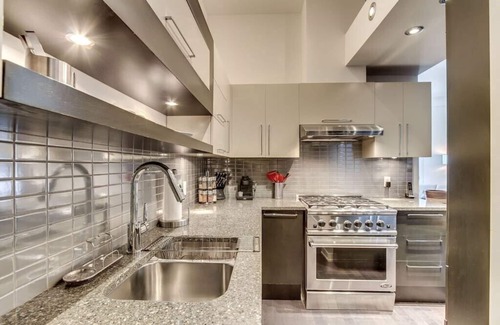 Vieux-Quebec-Cap-Blanc-colline Parlementaire Apartment | The Palace Penthouse, Le penthouse du Palais | 3 BR |