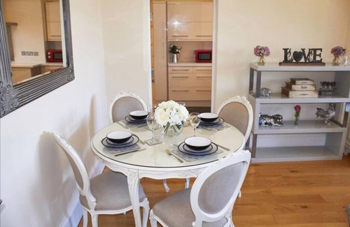 Southport Apartment | The Palm Suite Summar