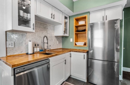 Dayton Apartment | The Paper Plane: Pool|Sauna|Poker Room|Sleeps 8