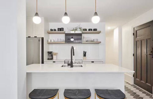 Shaughnessy Village Apartment | The Paris - 4-bedroom Apartment in Downtown Montreal With Parking