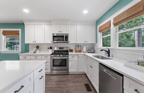 North Charleston House | The Park Circle Hideaway - Hot Tub & Chill