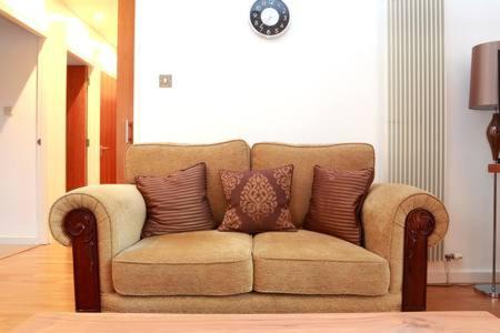 Old Town Apartment | The Park - Holyrood Road with Free Parking