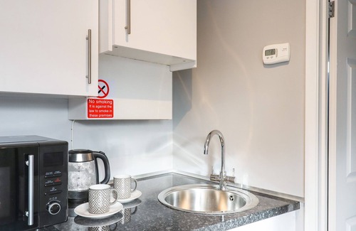 Kingskerswell Cottage | THE PARK INN PIGGERY, pet friendly, with a garden in Kingskerswell