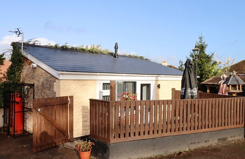 Kingskerswell Cottage | THE PARK INN PIGGERY, pet friendly, with a garden in Kingskerswell