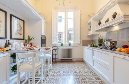 Lucca Historical Center Apartment | The Park View Apartment