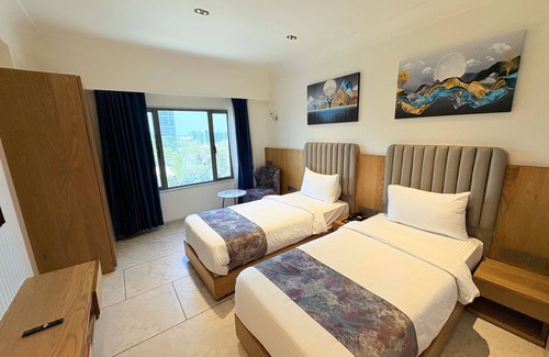 Thaltej Hotel | The Parterre - SG Highway Ahmedabad