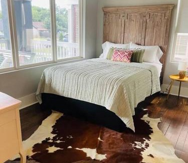 Central Oklahoma City Villa | The Patsy on Klein-Plaza District