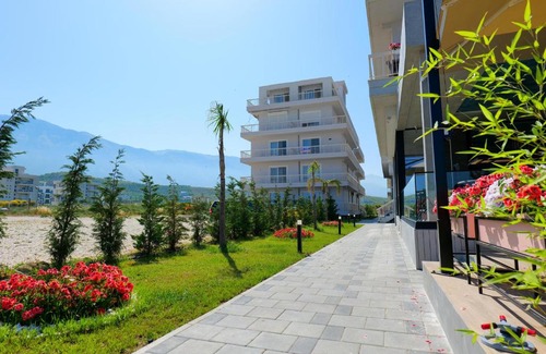 Orikum Apartment | The Peak Hotel & Lounge
