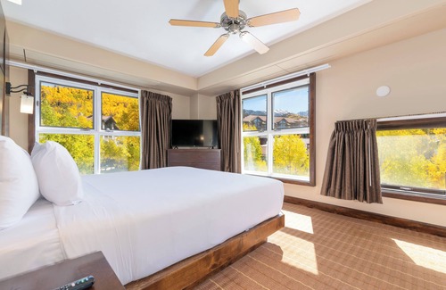 Mountain Village Resort | The Peaks Resort and Spa