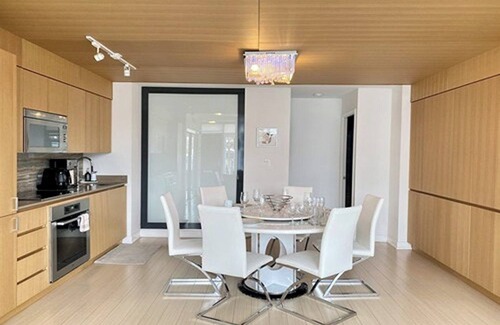 CityPlace Apartment | The Pearl Waterfront Estate