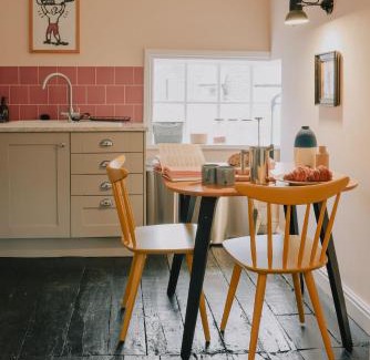 Hawarden House | The Pedlars Flat