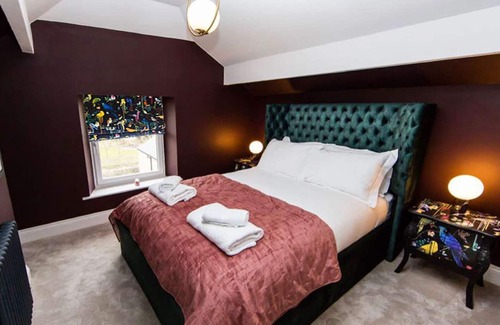 Lofthouse Apartment | The Penthouse Suite at Nydsley Hall - Luxury 2 Bedroom Apartment