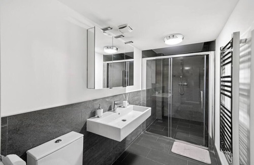 Wakefield Condo | The Perfect 2 Bed Apartment in Yorkshire - Parking