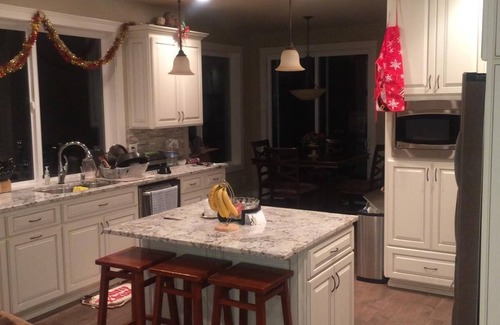 Lakewood Apartment | The Perfect Cozy, Convenient and Charming Room in University Place, WA