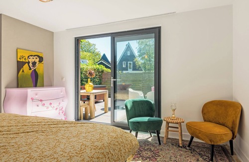 Bergen Bed & Breakfast | The Perfect Getaway Close to the Beach and Vibrant City Center!