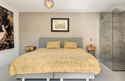 Bergen Bed & Breakfast | The Perfect Getaway Close to the Beach and Vibrant City Center!