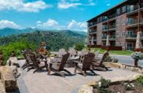 Gatlinburg - Pigeon Forge Cabin | The Perfect Mountain Getaway! Fully equipped 1/2BR villas! Owner exclusive!