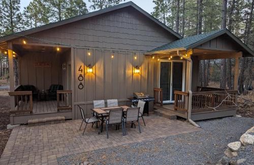 Pinetop House | The Perfect Pair, Cozy Cottage Lakeside & Hillside Hangout for Large Groups