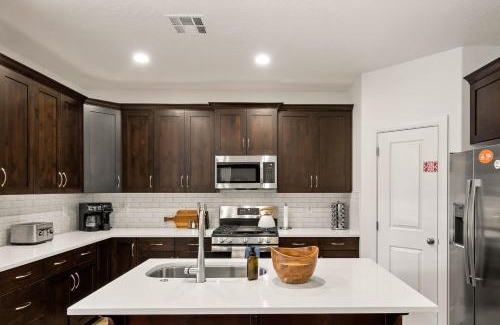 Washington House | The Pet Palace 3br25ba Ev-ready