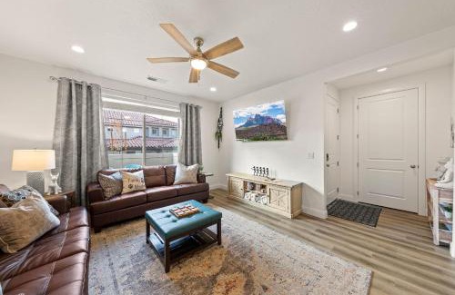 Washington House | The Pet Palace 3br25ba Ev-ready