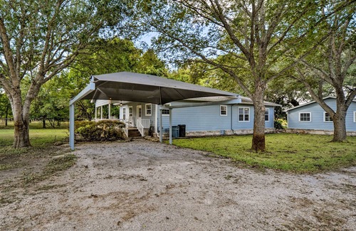 Seguin House | 'The Petite Lake House' in Seguin w/Patio!