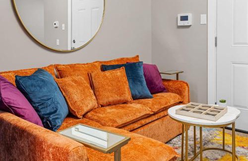 East Parkside Apartment | The Philly Zoo Queen Retreat with Fireplace - Parking Available