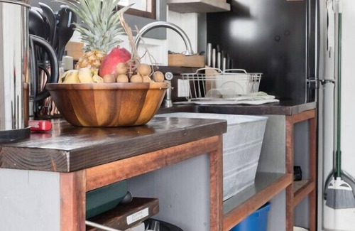 Kalapana Apartment | The Phoenix House - Epic Tiny Home GEM on Volcanic Lava Field