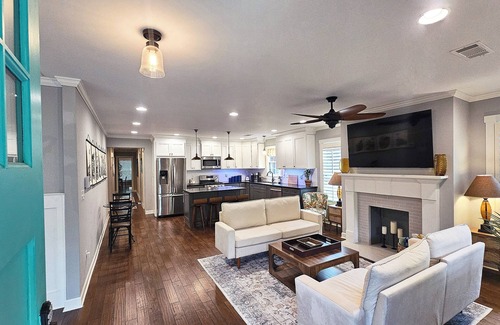 East Side House | The Piña Colada; Cozy & Spacious, 3BR/3Full Bath Home in Grant Park/Atlanta!