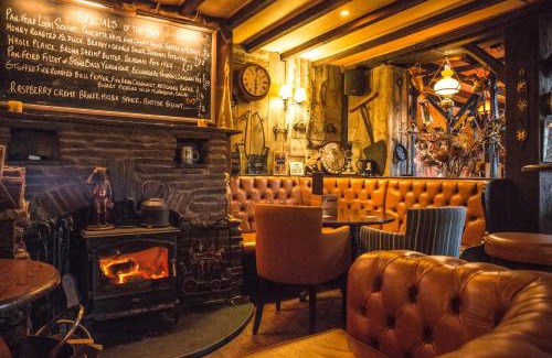 Wadebridge Hotel | The Pickwick Inn & Oliver's Restaurant