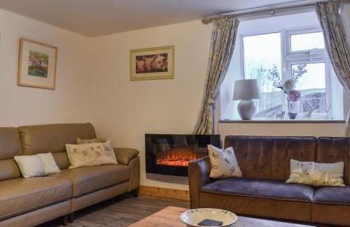 Longnor House | The Piglet