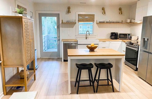 Pawleys Island House | The Pink Flamingo/6-Bdrm Beach House/90-Sec Walk to Litchfield Beach!