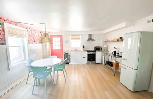 Pawleys Island House | The Pink Flamingo/6-Bdrm Beach House/90-Sec Walk to Litchfield Beach!