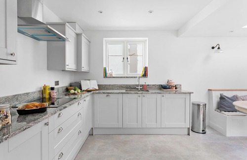 Budleigh Salterton House | The Pink House - a house that sleeps 6 guests in 3 bedrooms