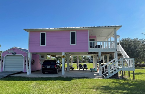 Port Lavaca House | The Pink House at Powderhorn Lake