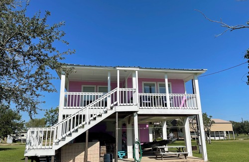 Port Lavaca House | The Pink House at Powderhorn Lake