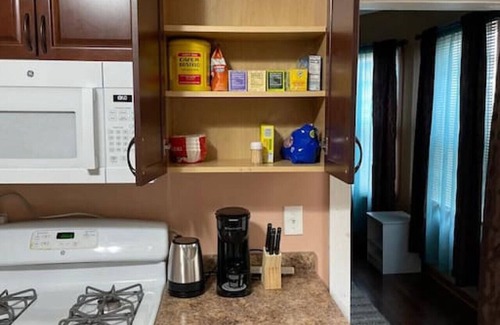 Bridgeport Apartment | The Pink Room near Yale and St. V