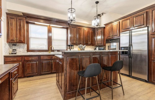 Hanover Place House | The Pioneer - Charming Home Walkable to Streetcar!
