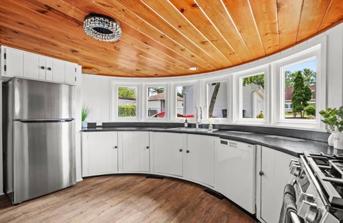 Pewaukee House | The Pirate Ship House on Pewaukee Lake