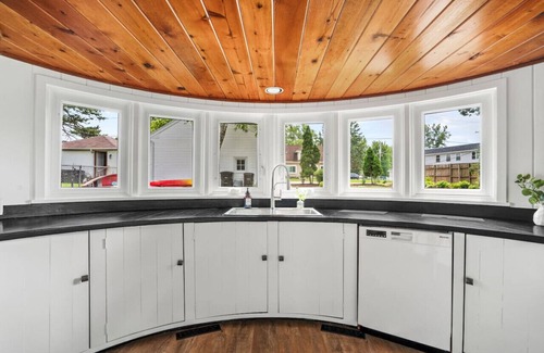 Pewaukee House | The Pirate Ship House on Pewaukee Lake