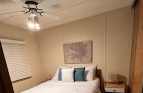 Desert Hot Springs House | The place is charming across the lake