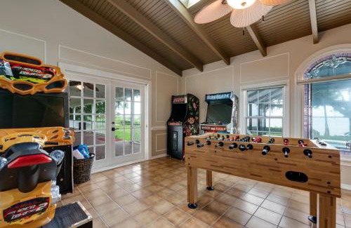 Bradenton House | The Plantation House! Waterfront view! Free pool heat!