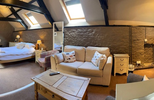 Sherborne Hotel | The Plume of Feathers