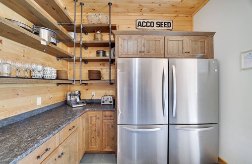 Tannersville House | THE POCONO HOUSE AT CAMELBACK MOUNTAIN with Jacuzzi and Sauna