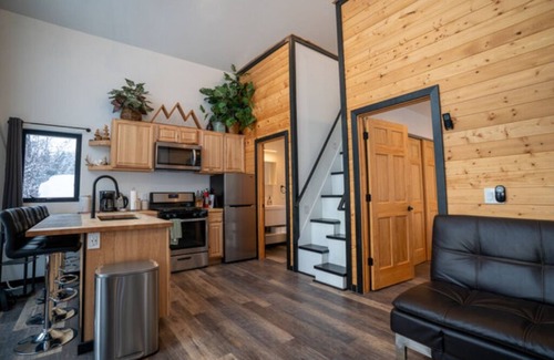 Homer Cabin | The Point Cabin + Nordic Spa w/Sauna, Hot Tub & Cold Plunge