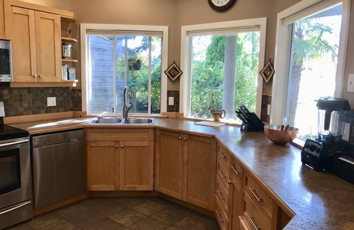 Regional District of Nanaimo House | The Point House: Oceanfront Home