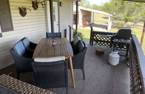 Kingston House | The Ponderosa on Lake Texoma, 7.5 acres w/2 ponds located in Kingston, OK