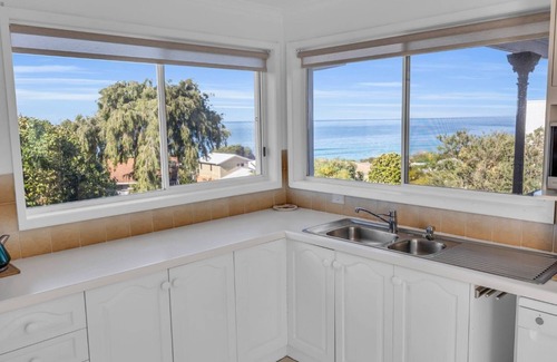 Tura Beach Cabin | The Pool House in Tura
