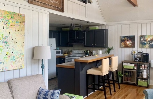 Salem Villa | The Poolside Villa- 2queen bd, lake Keowee, golf,hike,waterfalls, near Clemson,