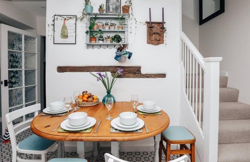 Henley-on-Thames House | The Poppies